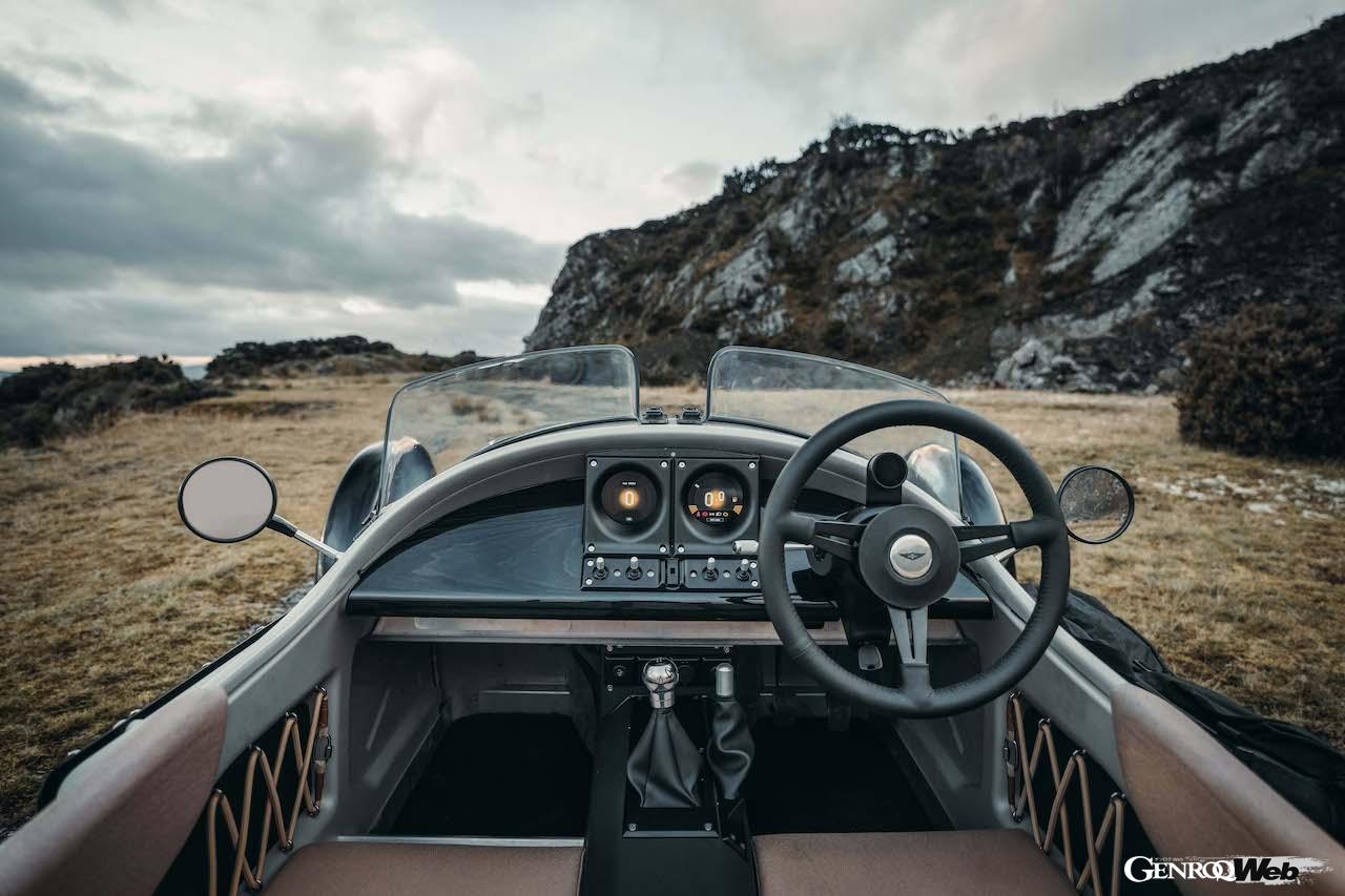 完全新規設計された3輪モデル「モーガン スーパー3」のインテリア。