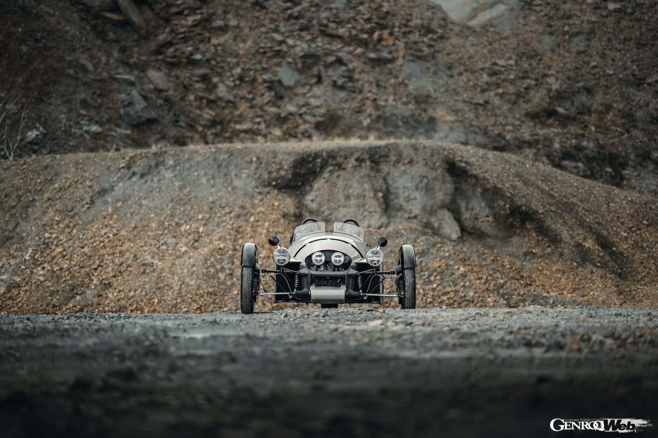 完全新規設計された3輪モデル「モーガン スーパー3」のエクステリア。