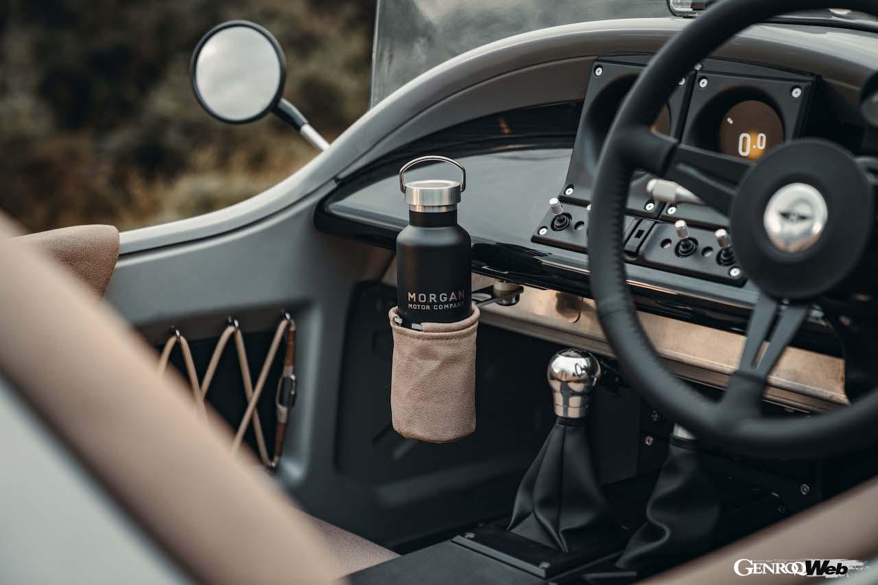 完全新規設計された3輪モデル「モーガン スーパー3」のインテリア。