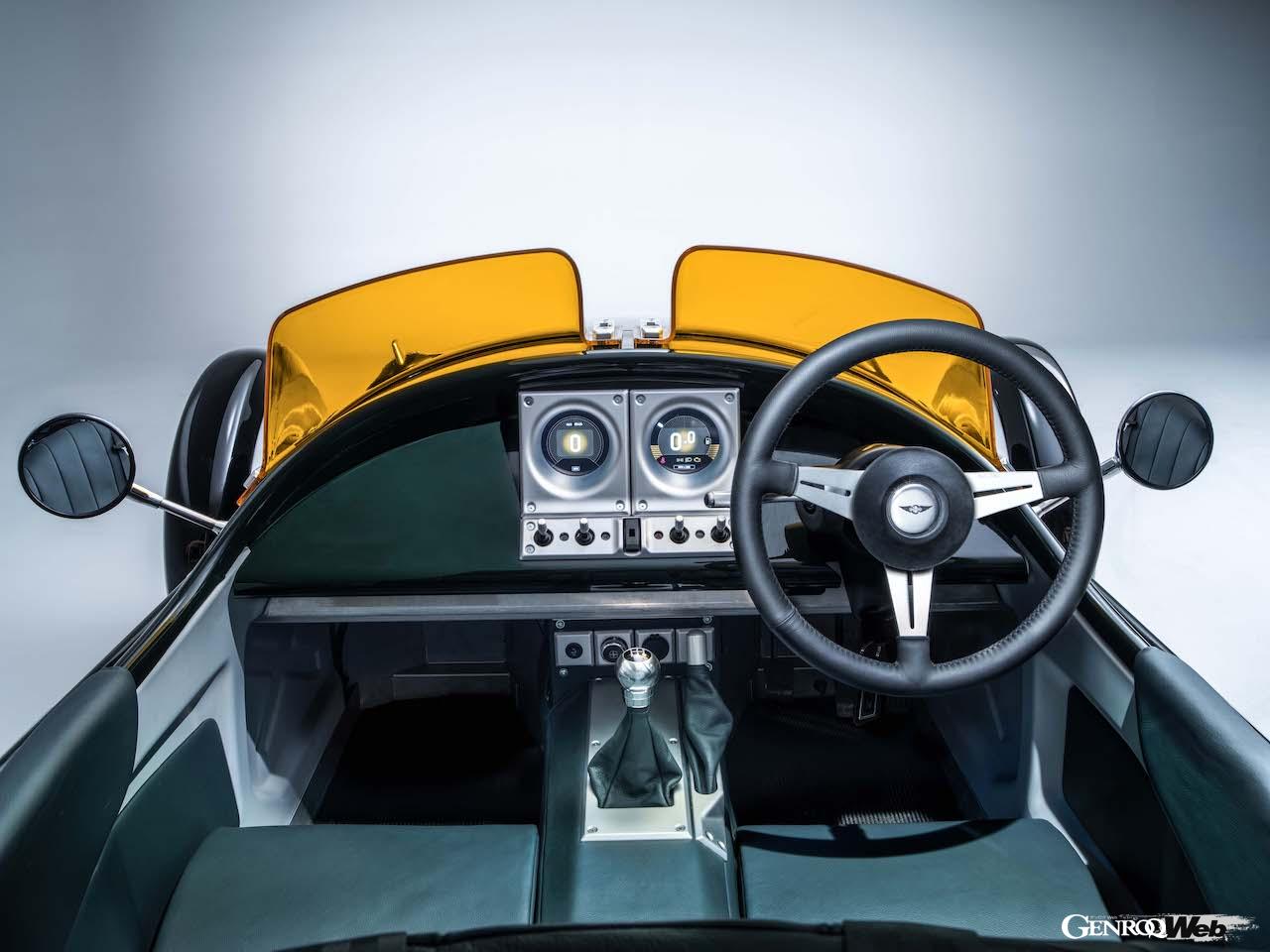 完全新規設計された3輪モデル「モーガン スーパー3」のインテリア。