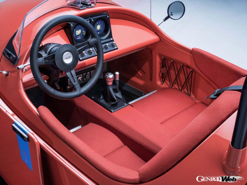 完全新規設計された3輪モデル「モーガン スーパー3」のインテリア。