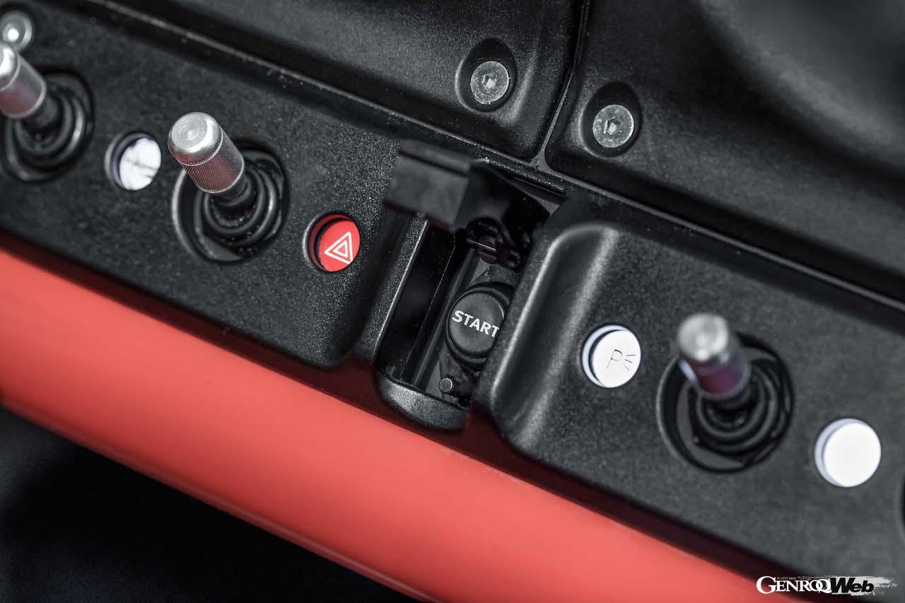 完全新規設計された3輪モデル「モーガン スーパー3」のインテリア。