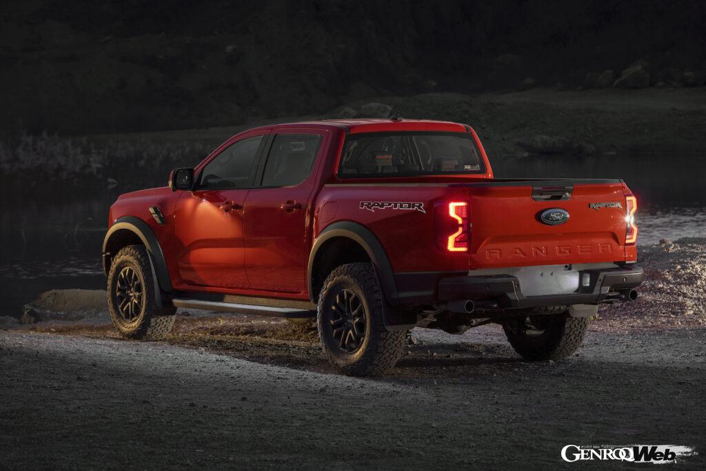 フォード レンジャー ラプター。リヤビュー