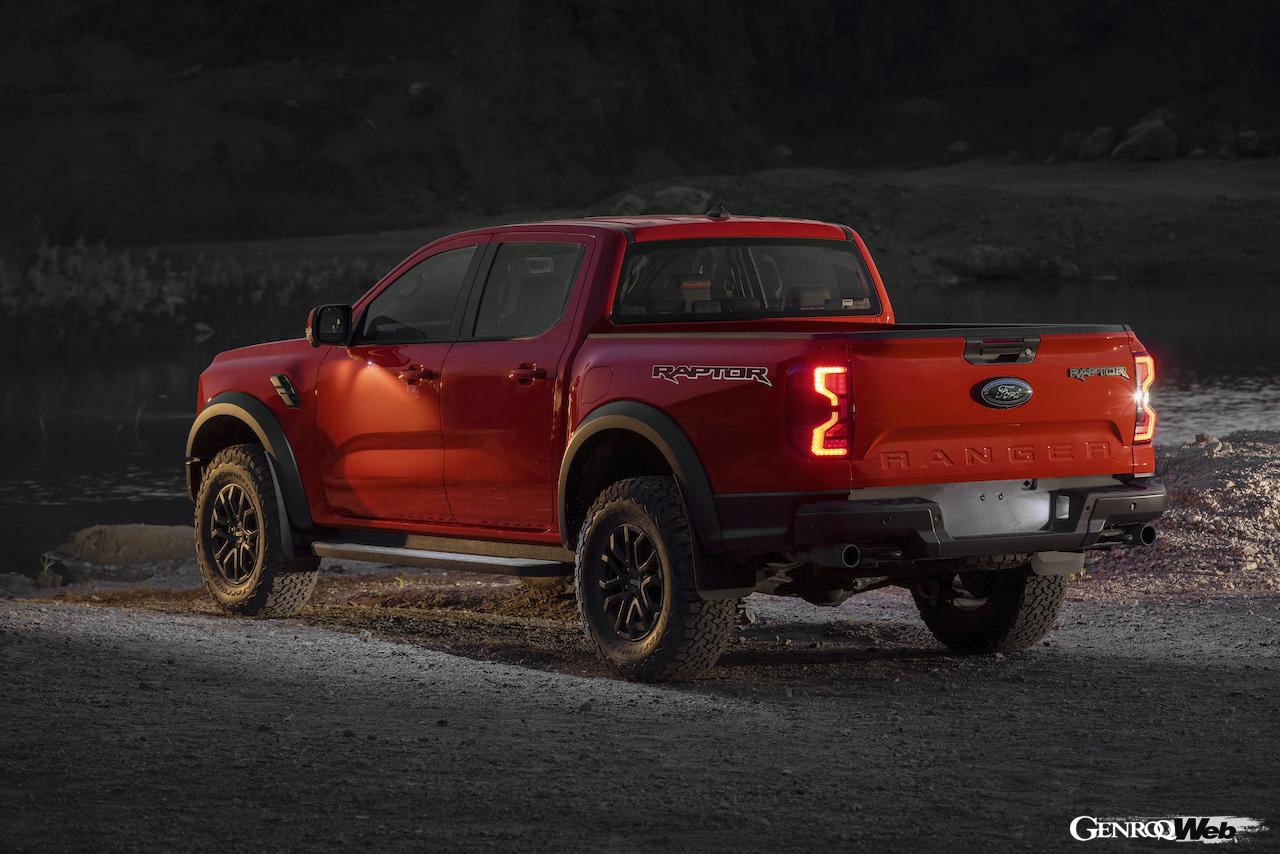 フォード レンジャー ラプター。リヤビュー
