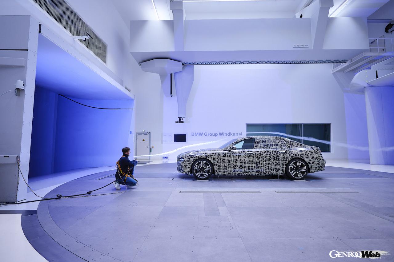 BMW i7の音響テスト風景。風洞実験