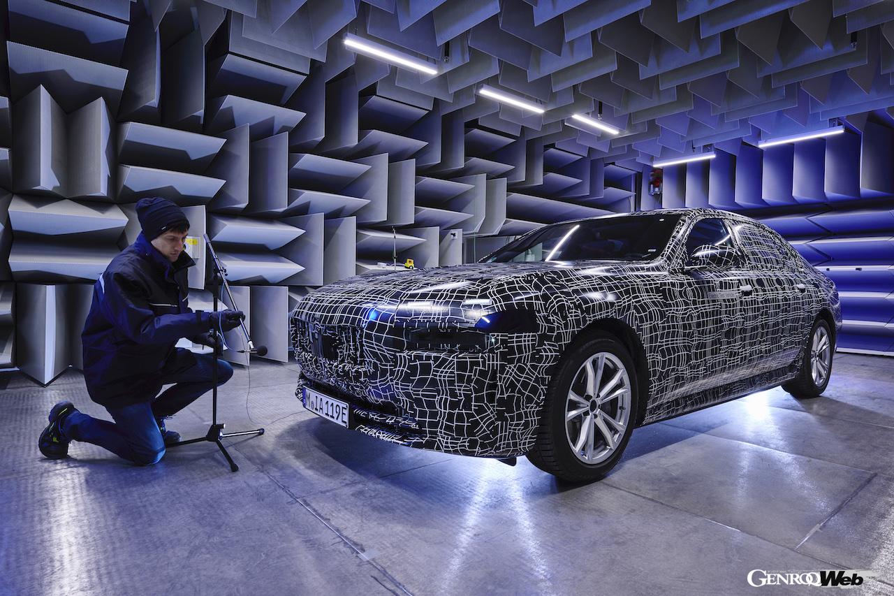 BMW i7の音響テスト風景。気候テストルーム