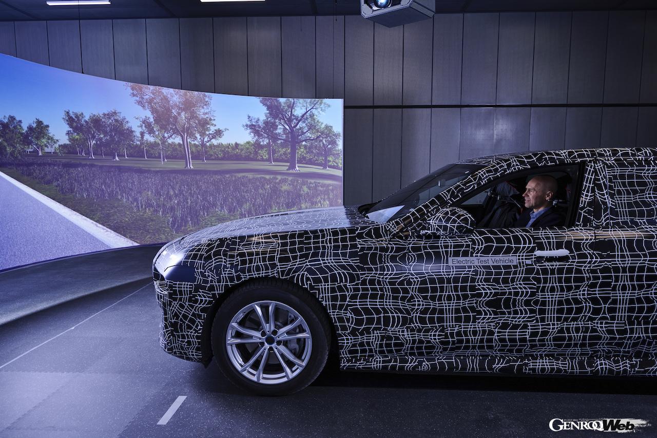 BMW i7の音響テスト風景。気候テストルーム