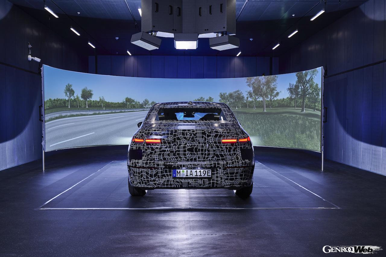 BMW i7の音響テスト風景。気候テストルーム