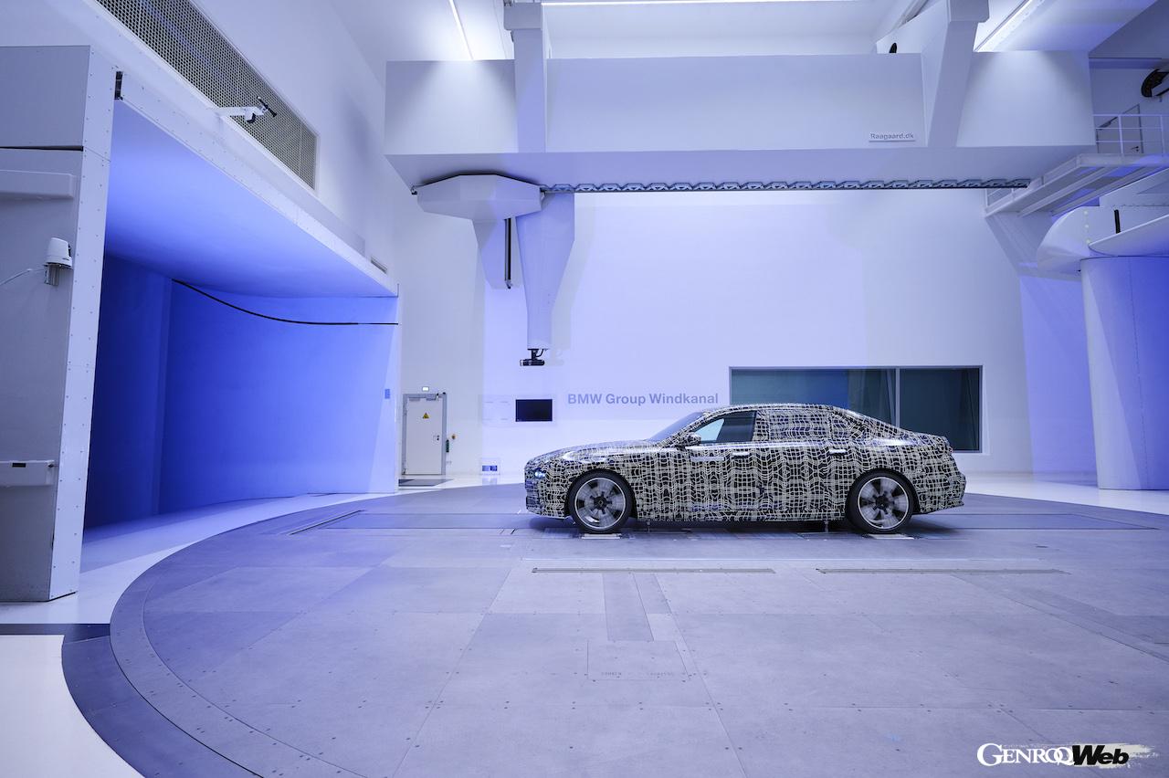 BMW i7の音響テスト風景。風洞実験