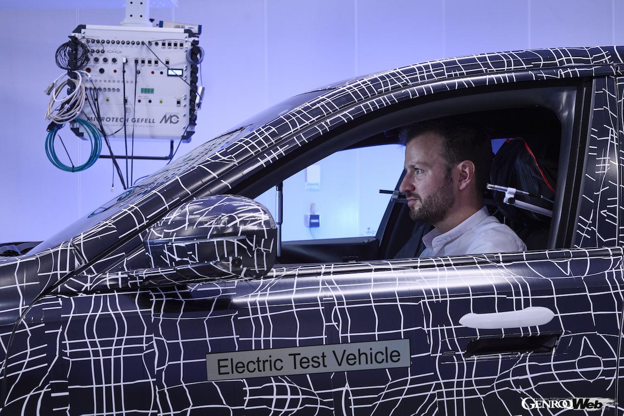 BMW i7の音響テスト風景