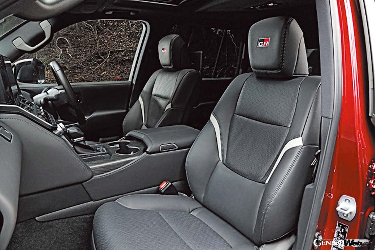 トヨタ ランドクルーザー GRスポーツのフロントシート