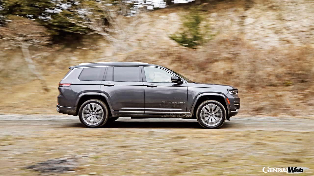 ジープ グランドチェロキー Lの走行シーン