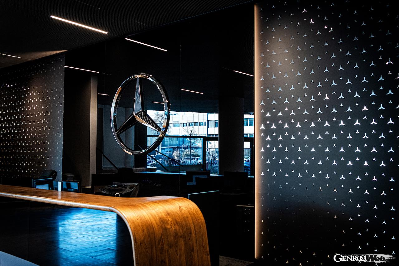 メルセデス・ベンツのシンボル、スリーポインテッドスターを掲げたシュトゥットガルトの本社施設