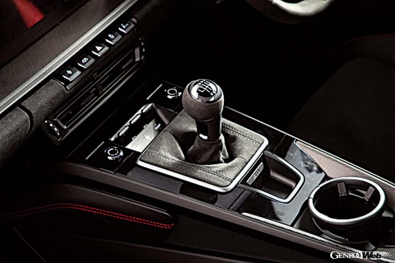 ポルシェ 911 カレラ GTSと718 ケイマン GTS 4.0のシフトノブ