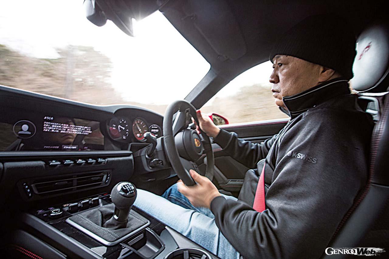 ポルシェ 911 カレラ GTSの走行シーン