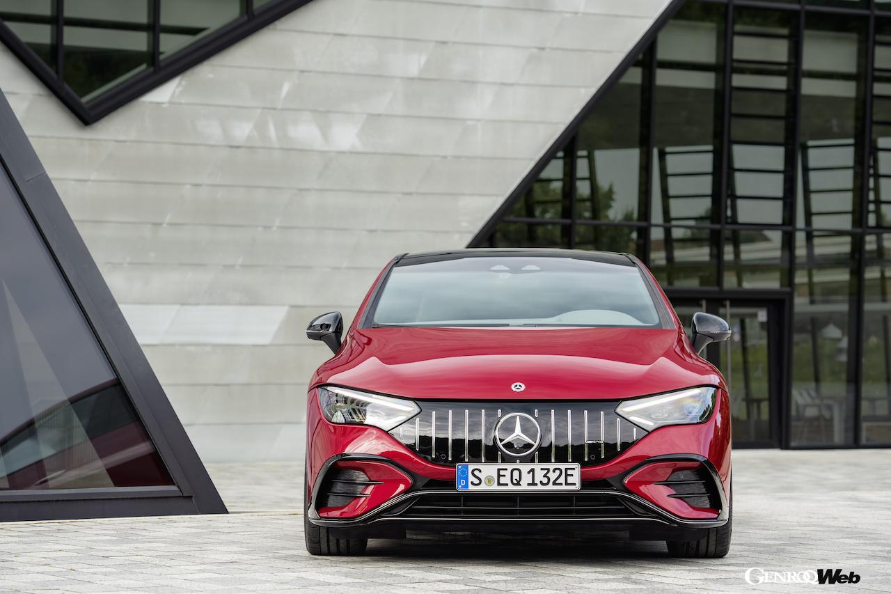 メルセデスAMG EQE 43 4MATICの正面ビュー
