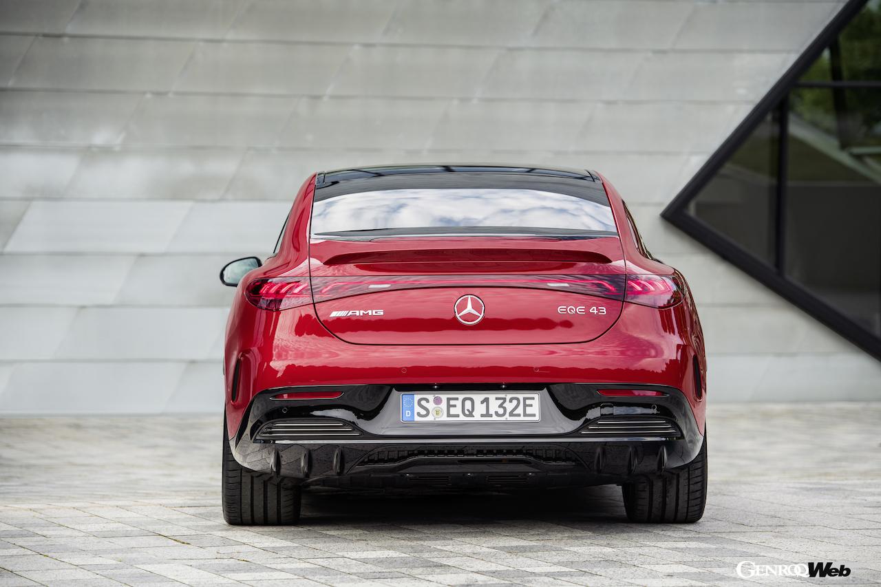 メルセデスAMG EQE 43 4MATICのリヤビュー