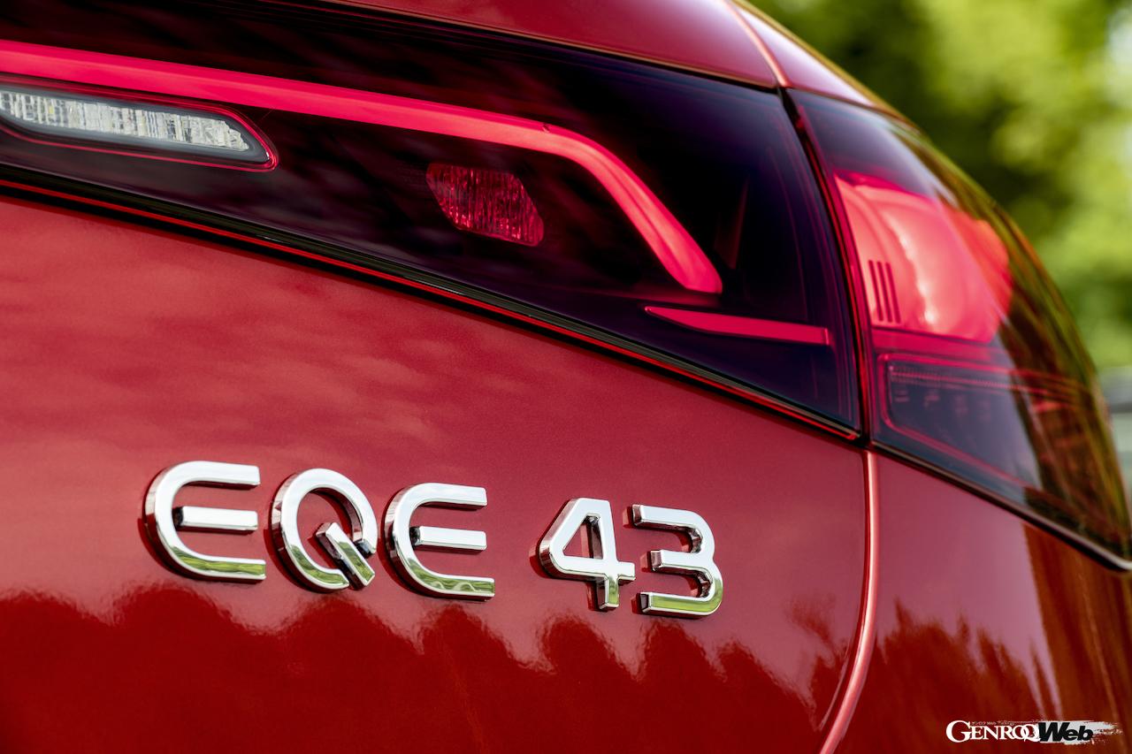 メルセデスAMG EQE 43 4MATICのエンブレム