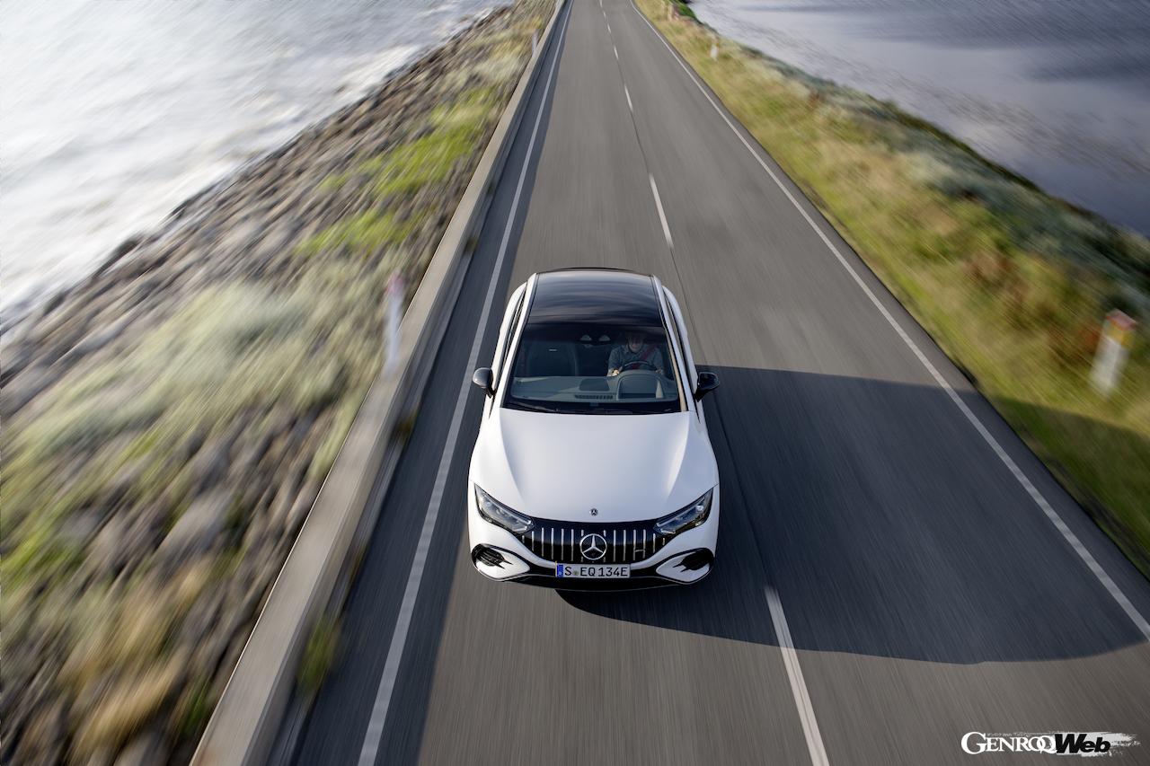 メルセデスAMG EQE 53 4MATIC＋の正面ビュー