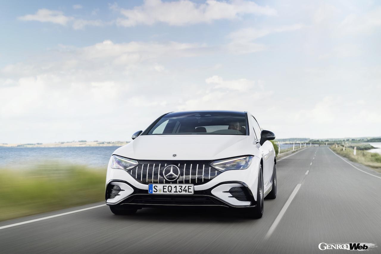 メルセデスAMG EQE 53 4MATIC＋のフロントビュー