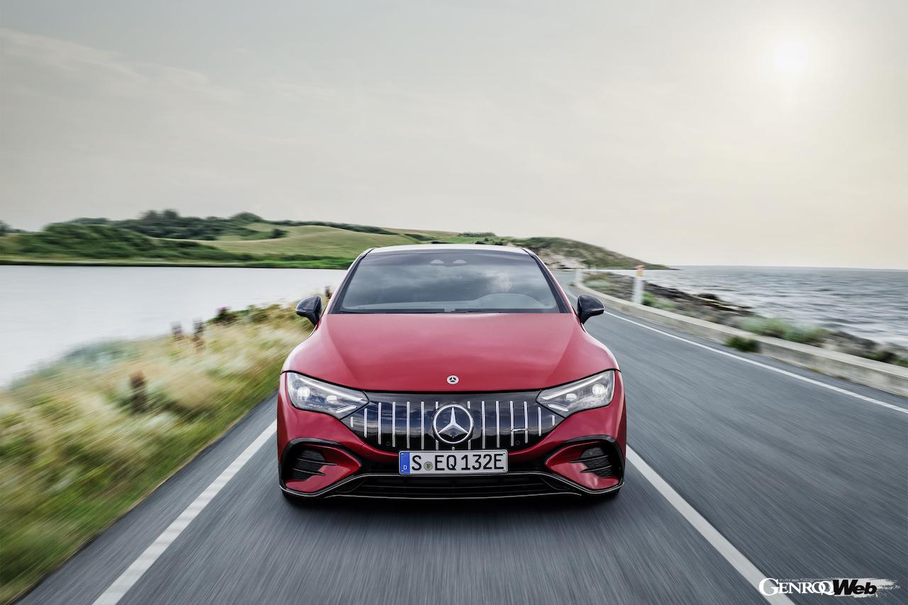 メルセデスAMG EQE 43 4MATICの正面ビュー