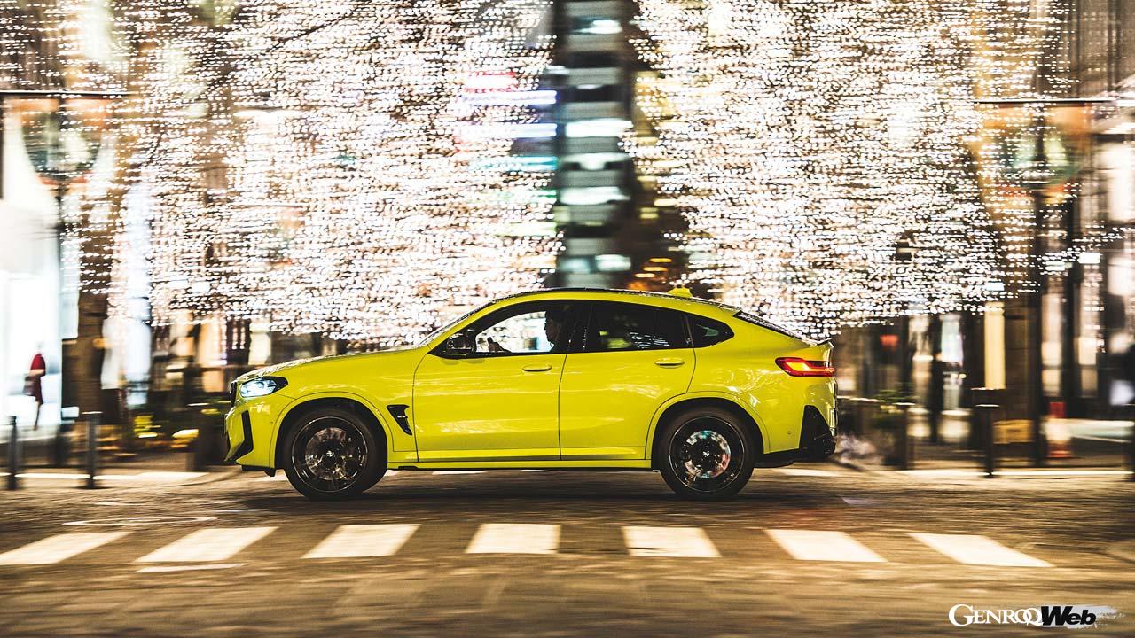BMW X4 Mコンペティションの走行シーン