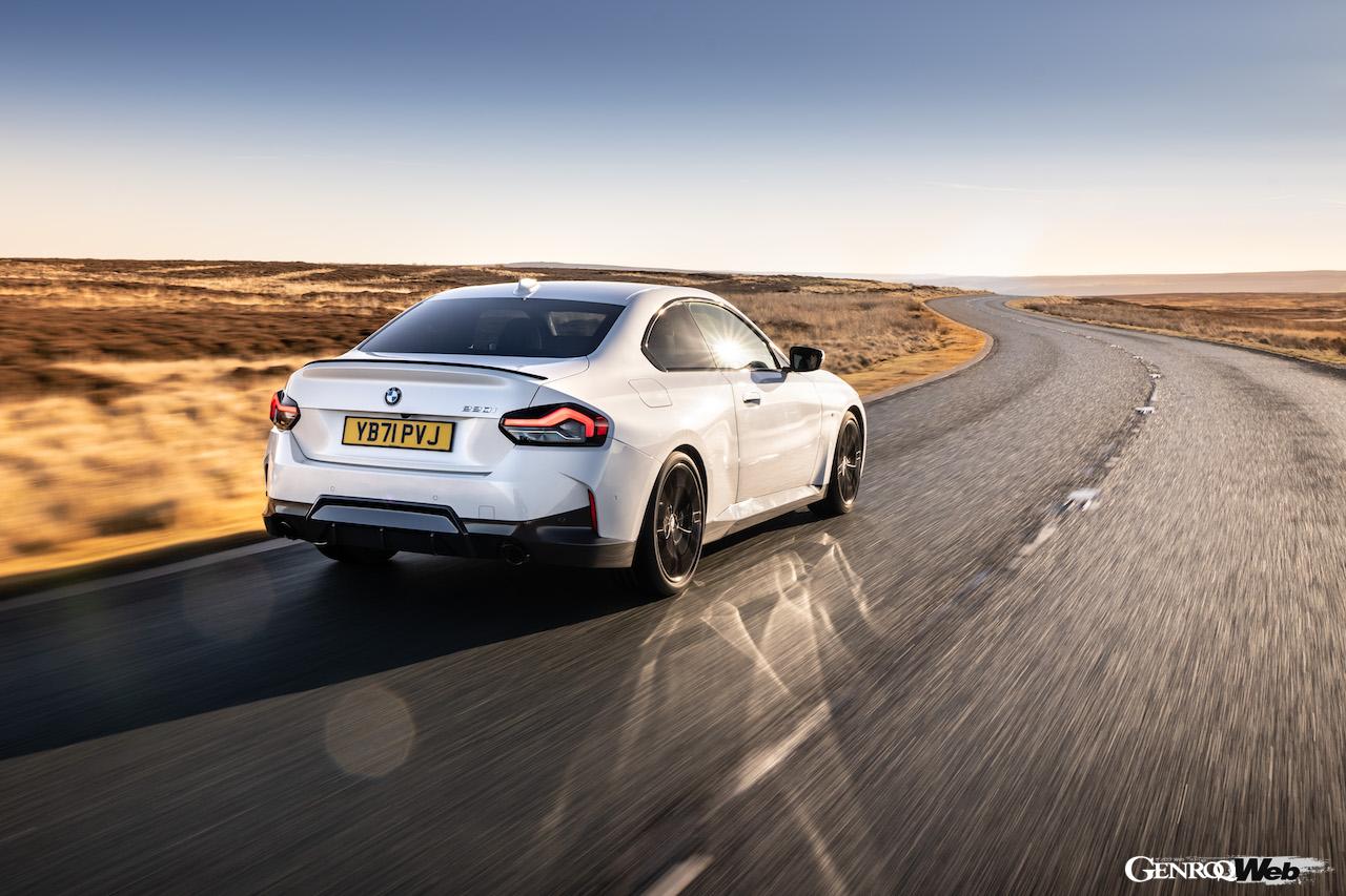 新型BMW 2シリーズ クーペの走行シーン