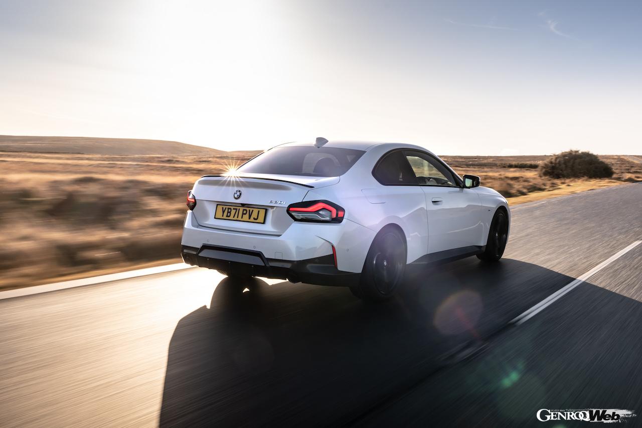 新型BMW 2シリーズ クーペの走行シーン