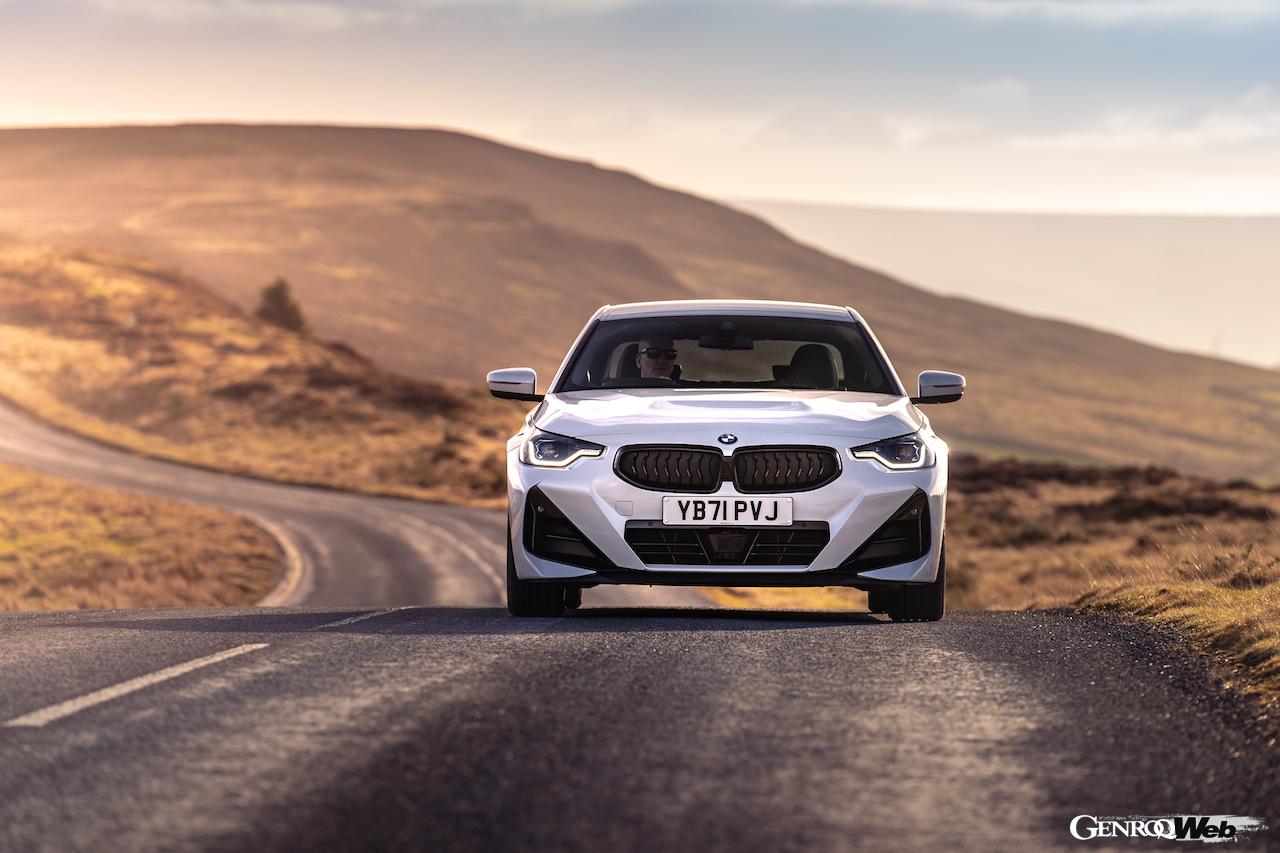 新型BMW 2シリーズ クーペの走行シーン