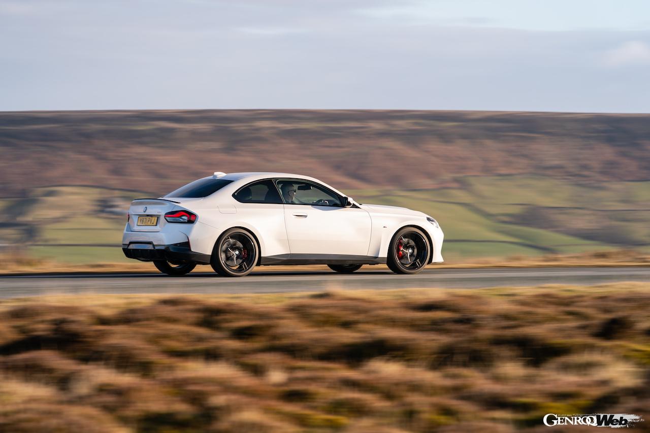 新型BMW 2シリーズ クーペの走行シーン