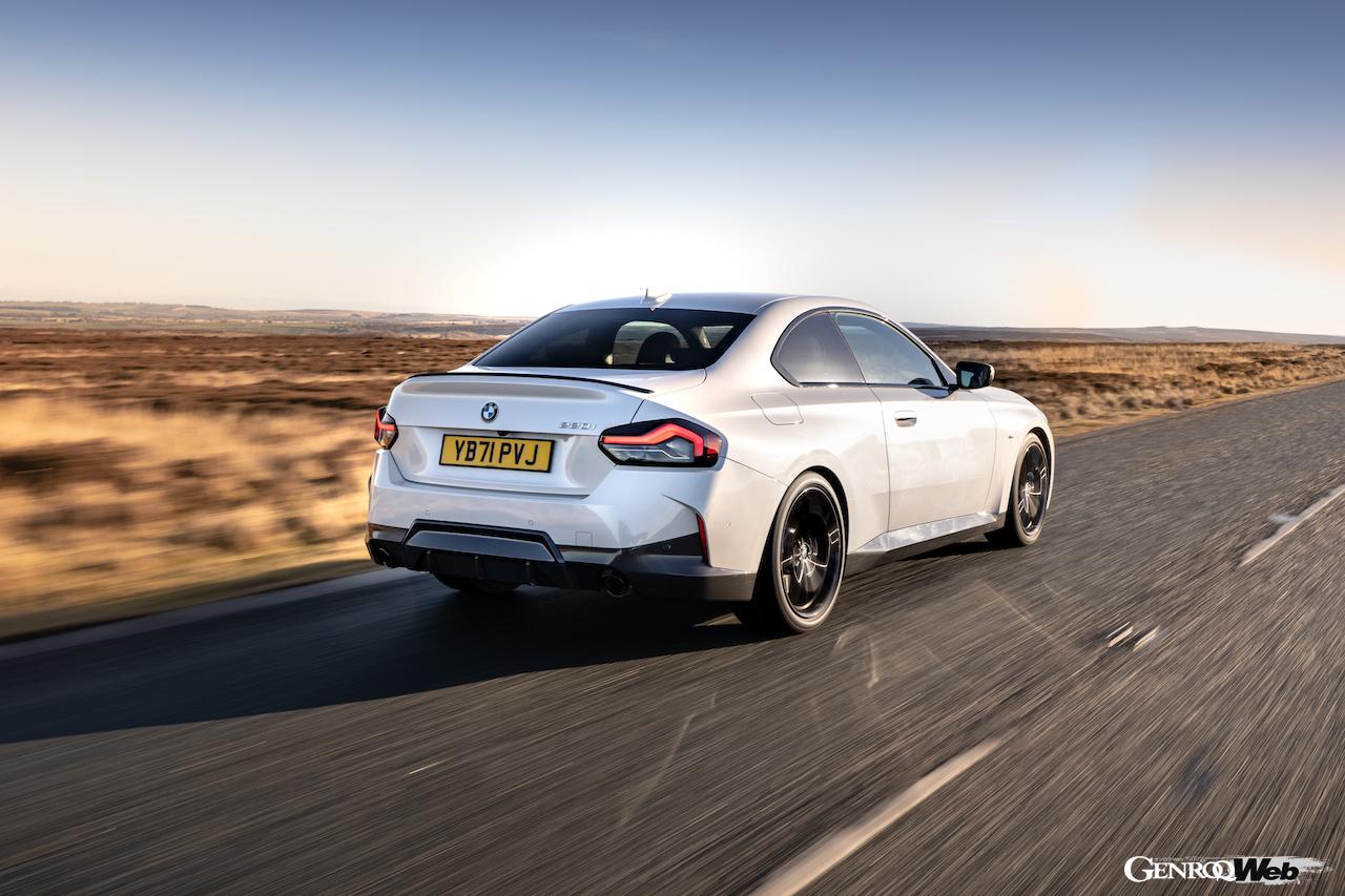 新型BMW 2シリーズ クーペの走行シーン