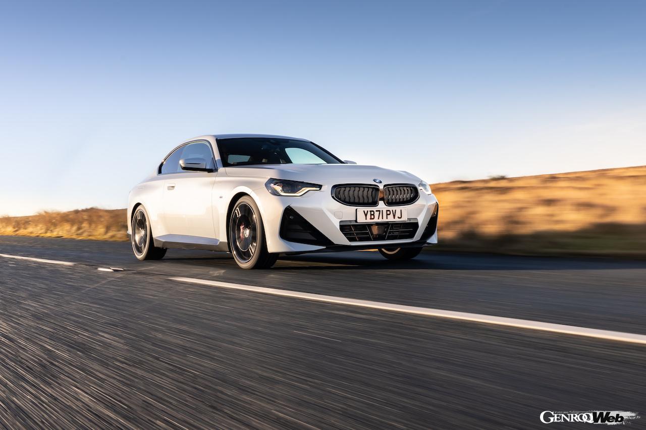 新型BMW 2シリーズ クーペの走行シーン