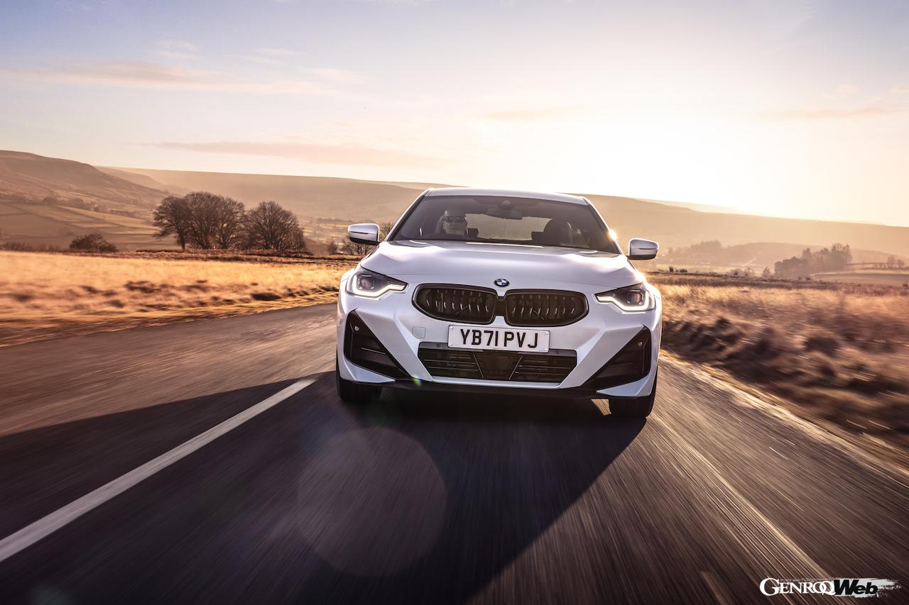 新型BMW 2シリーズ クーペの走行シーン