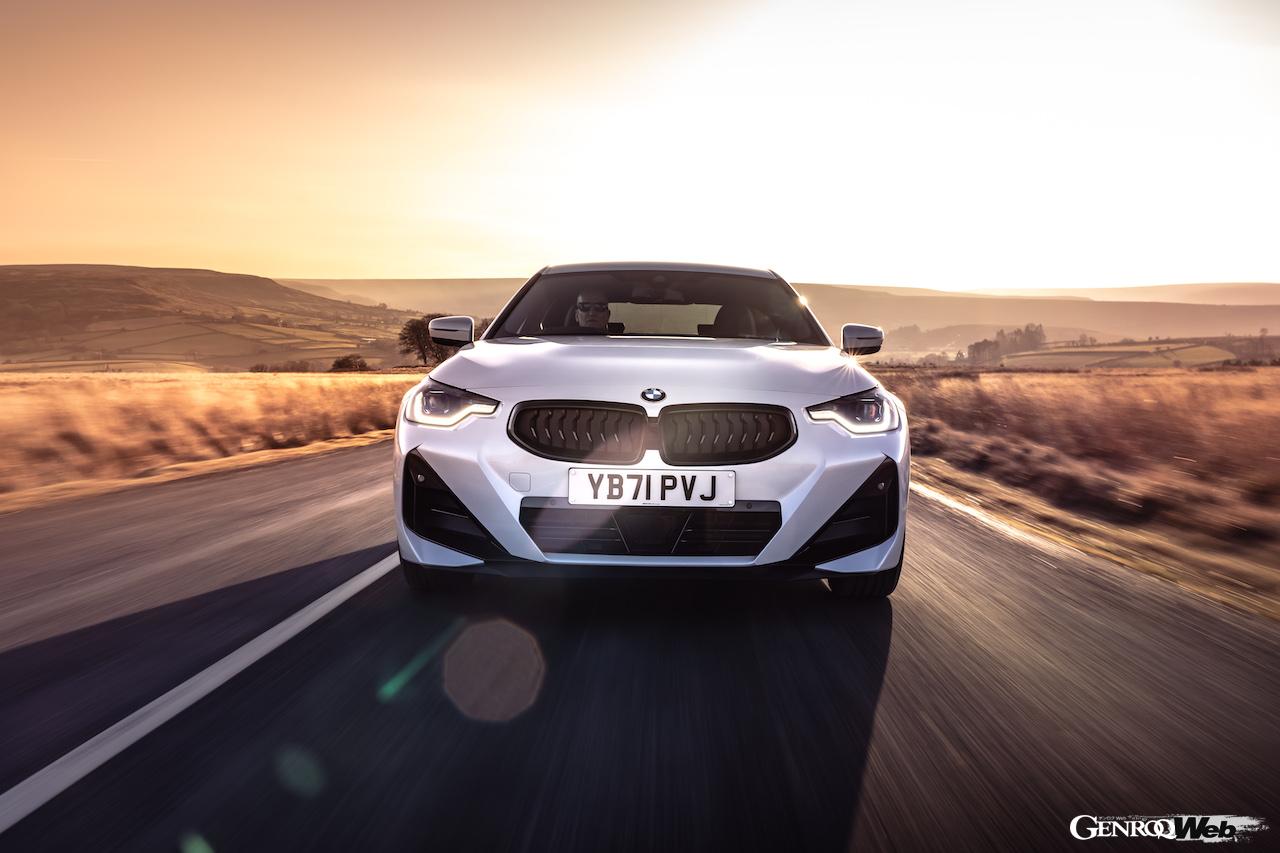 新型BMW 2シリーズ クーペの走行シーン