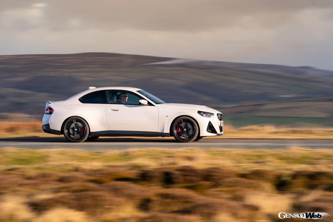 新型BMW 2シリーズ クーペの走行シーン