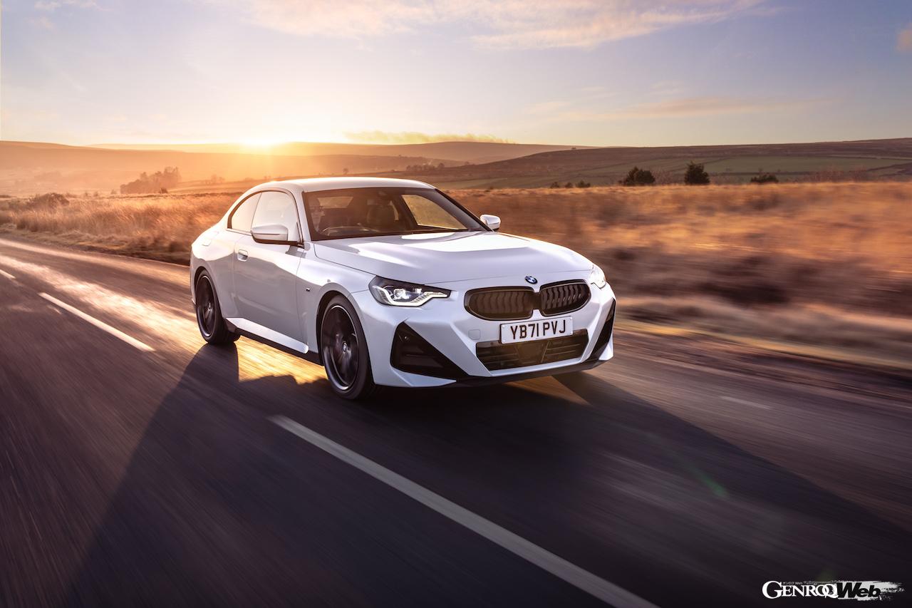 新型BMW 2シリーズ クーペの走行シーン