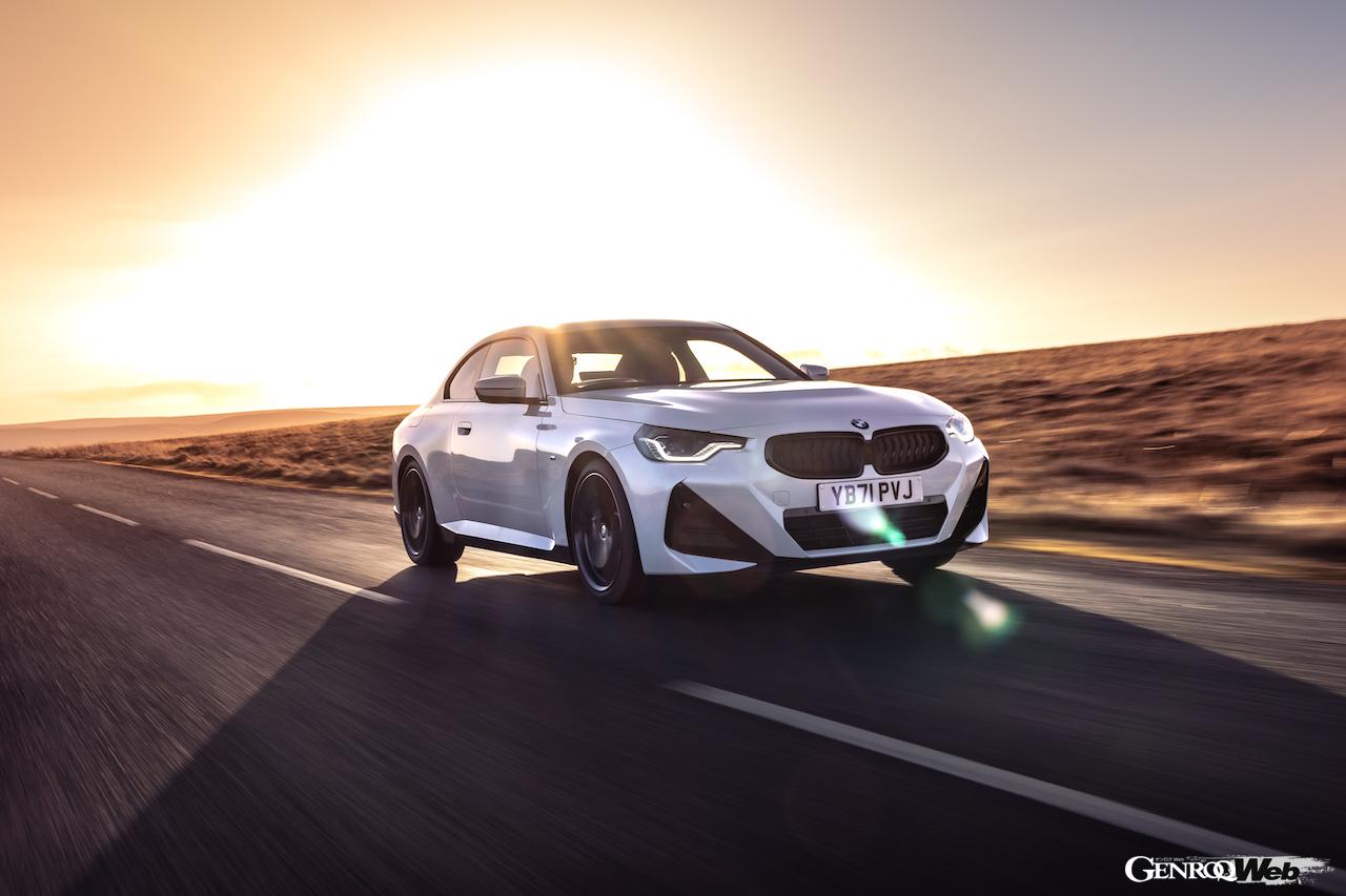 新型BMW 2シリーズ クーペの走行シーン