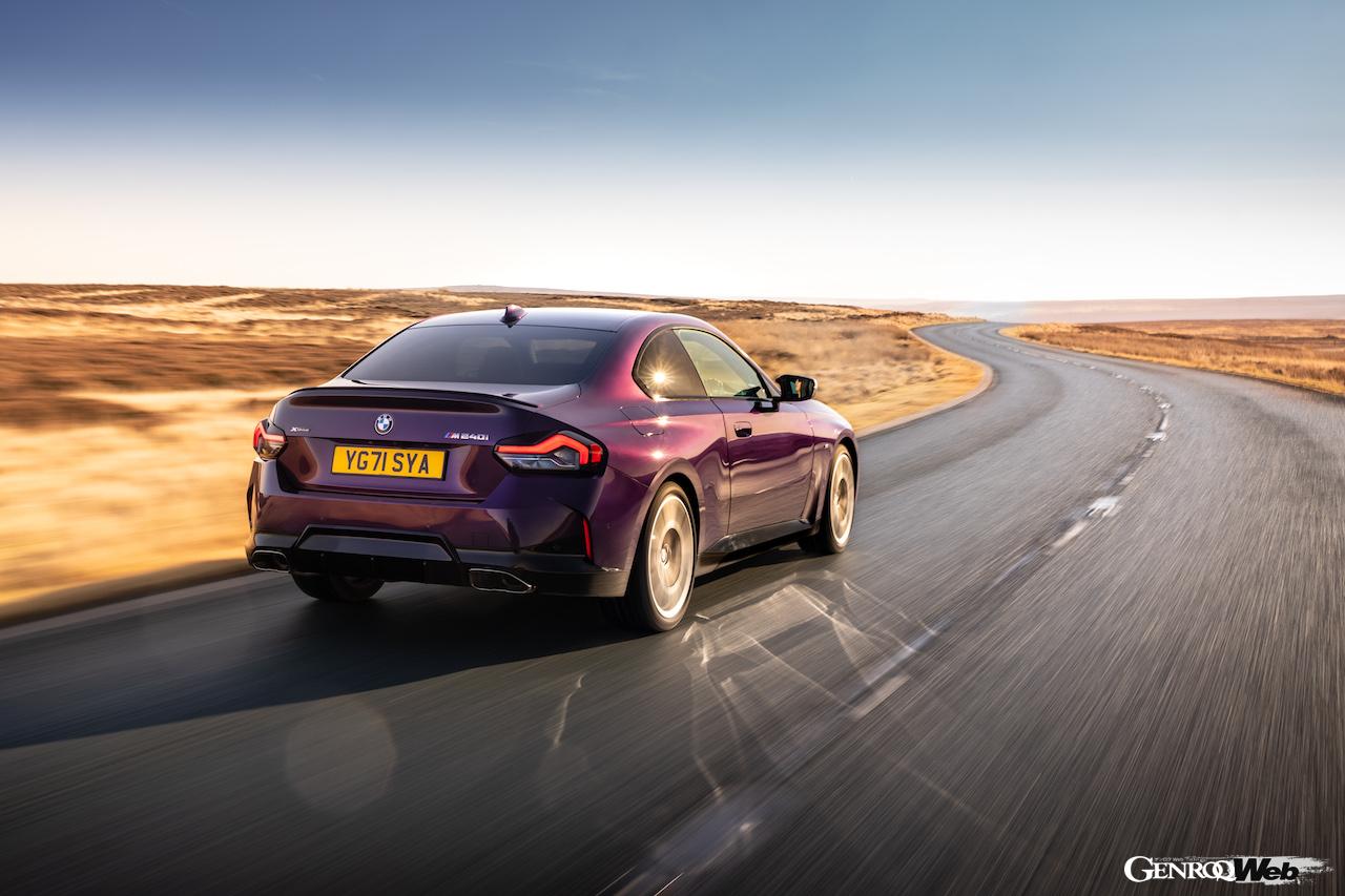 新型BMW 2シリーズ クーペの走行シーン