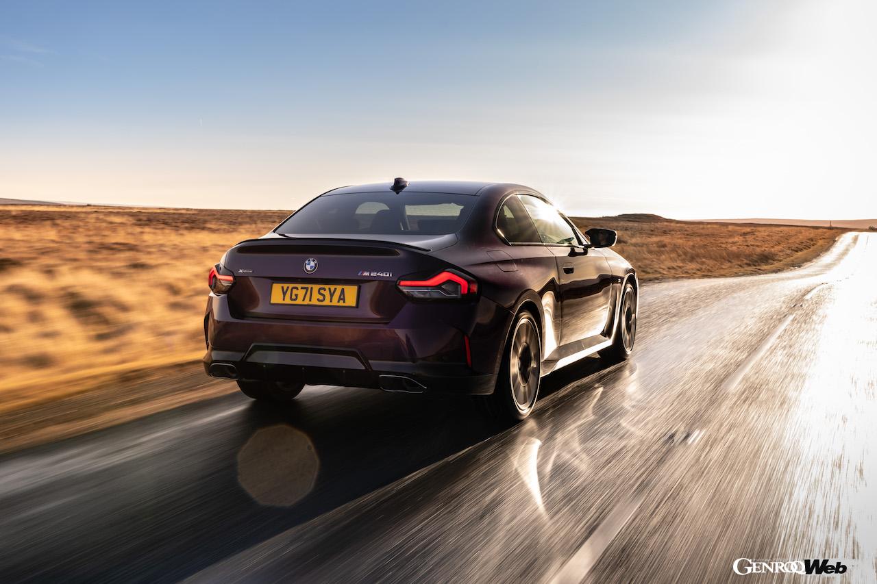 新型BMW 2シリーズ クーペの走行シーン