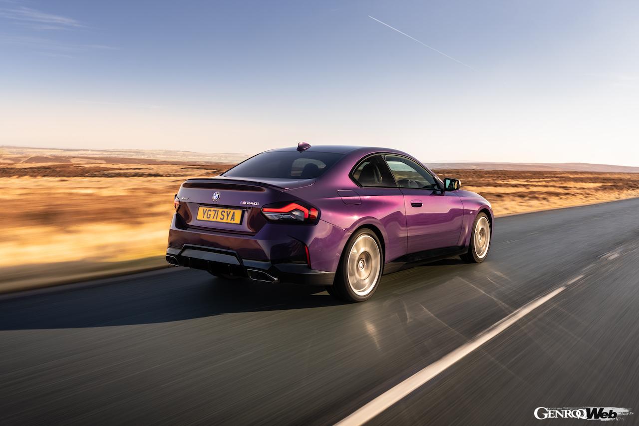 新型BMW 2シリーズ クーペの走行シーン