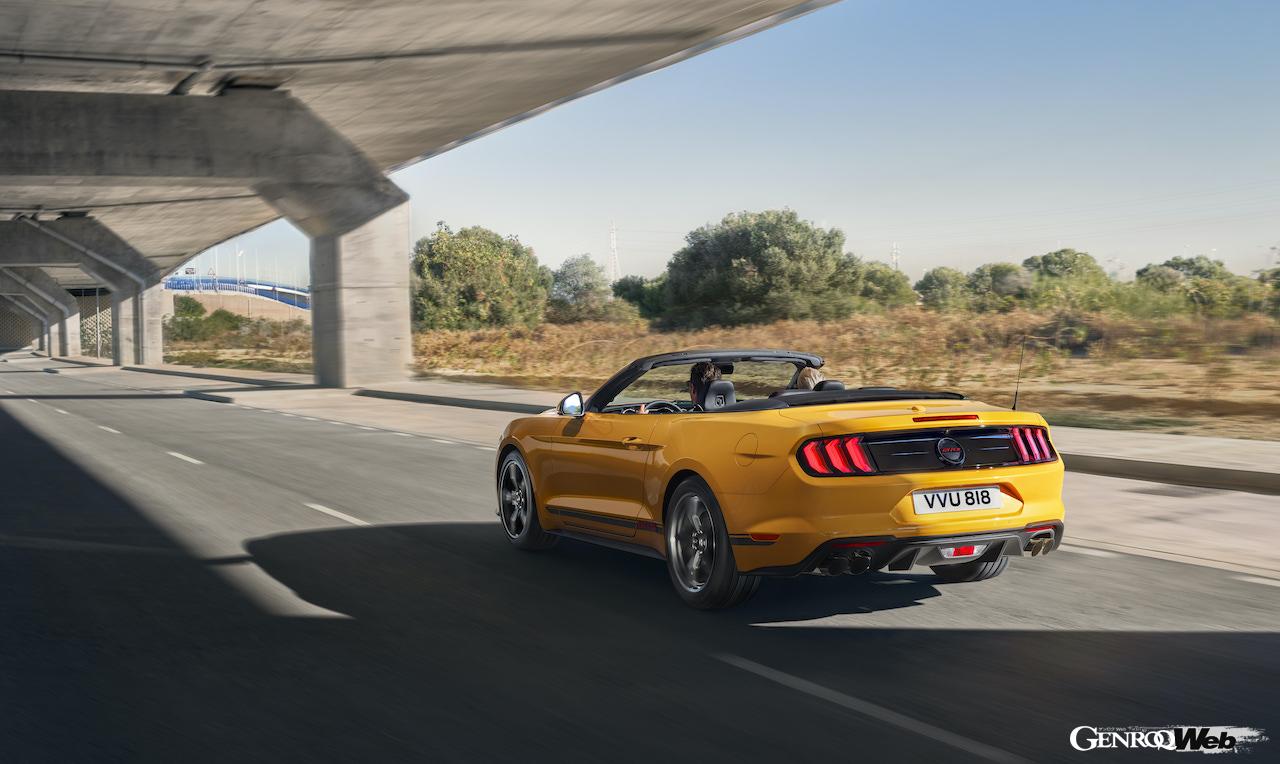 マスタング カリフォルニア スペシャルの走行シーン