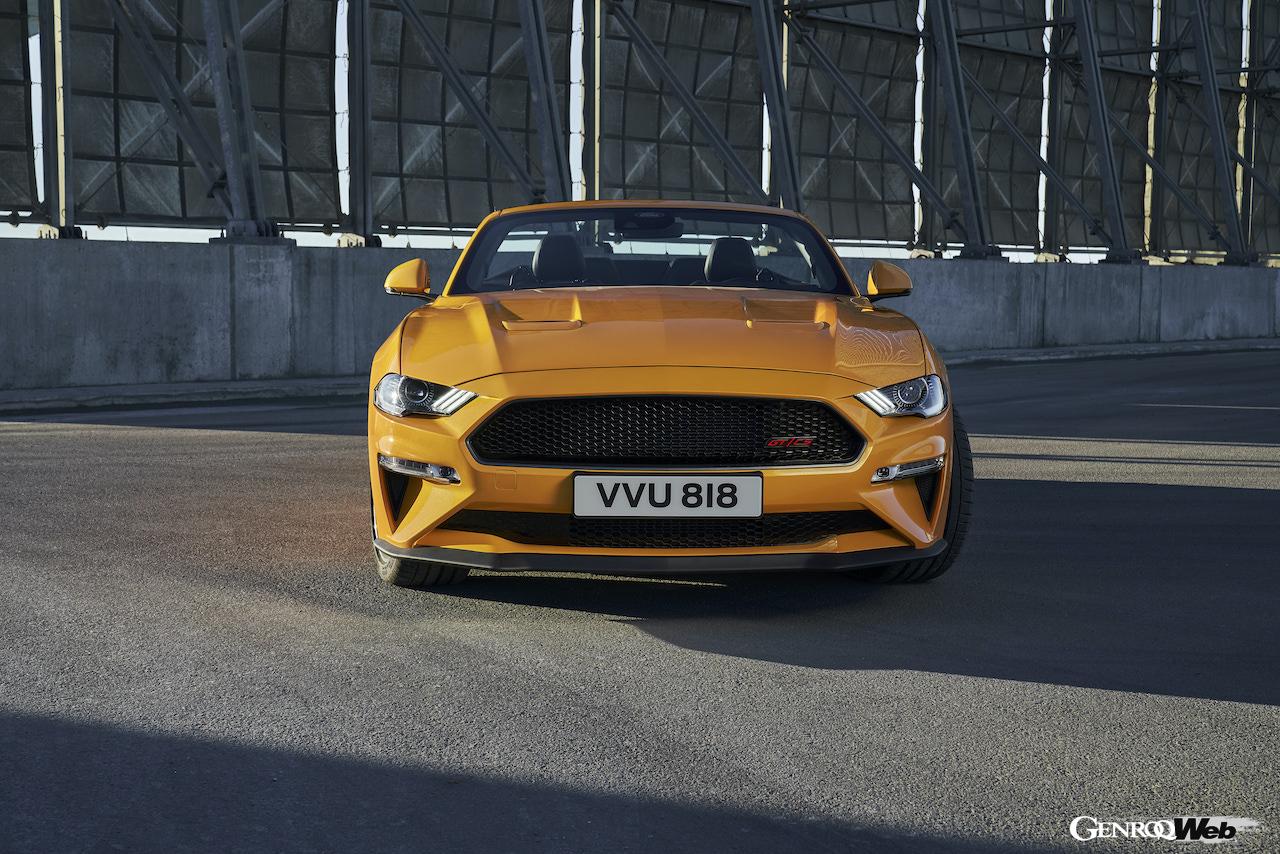 マスタング カリフォルニア スペシャルのフロントビュー