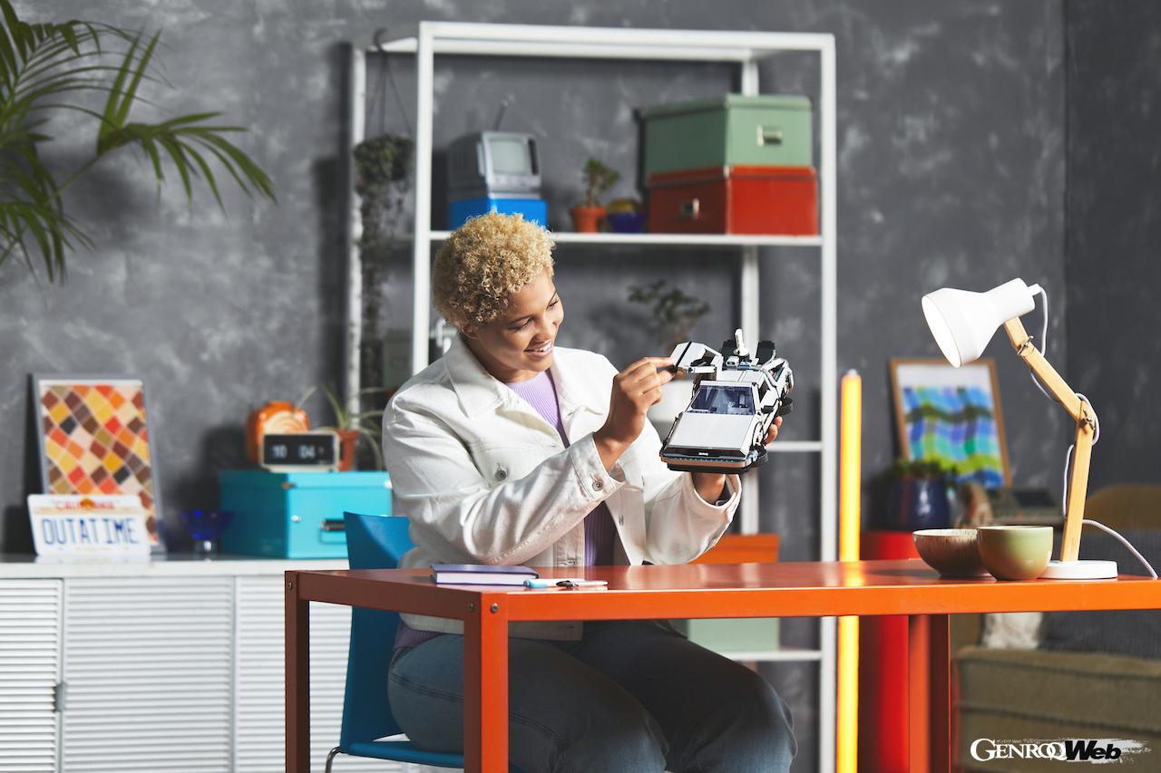 『バック・トゥ・ザ・フューチャー』3部作に登場するデロリアンから、仕様を選んで組み立てられる「レゴ バック・トゥ・ザ・フューチャー デロリアン DMC-12」。