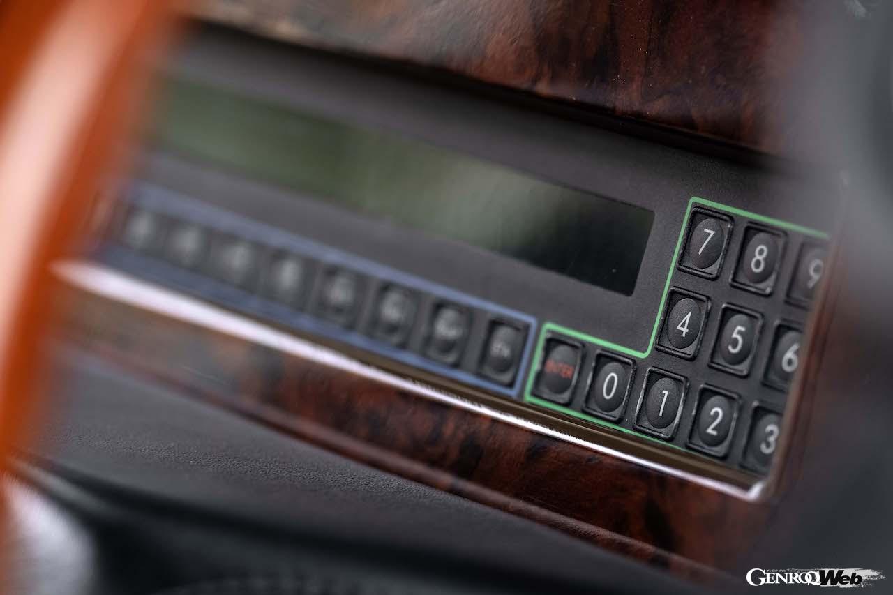 デビュー30周年を迎えた、アストンマーティン ヴィラージュ 6.3のインテリア。