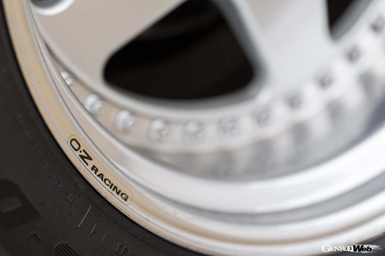 デビュー30周年を迎えた、アストンマーティン ヴィラージュ 6.3のホイール。