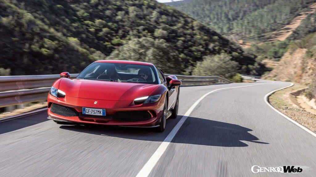 フェラーリ 296 GTBの走行シーン