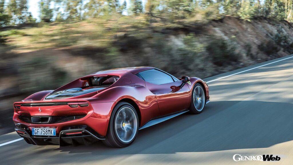 フェラーリ 296 GTBの走行シーン