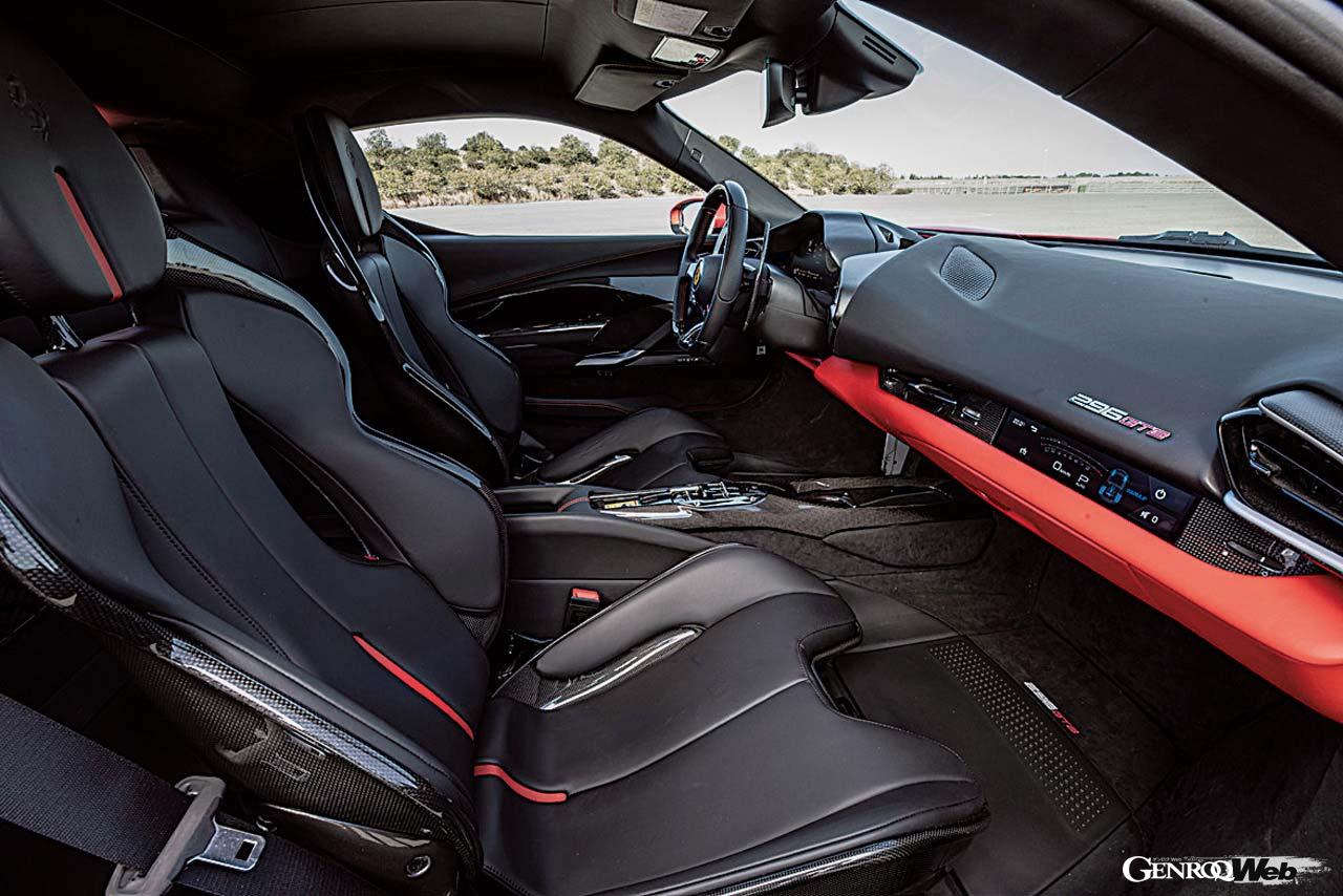 フェラーリ 296 GTBのインテリア