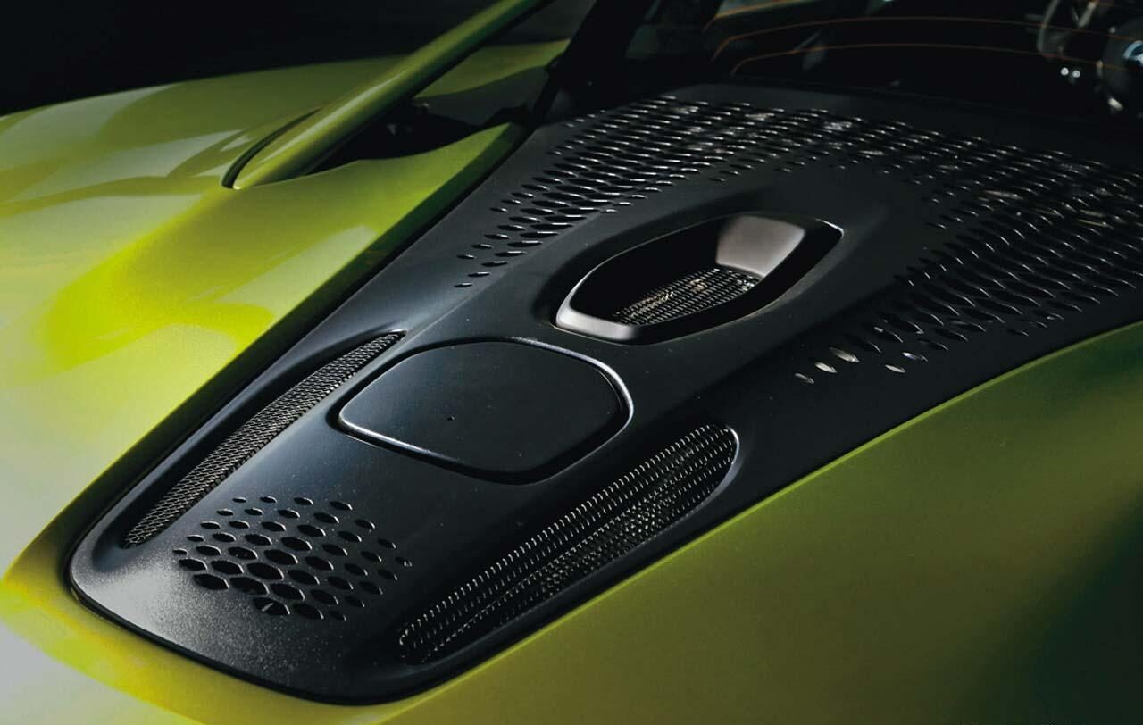 マクラーレン アルトゥーラのエンジンフード