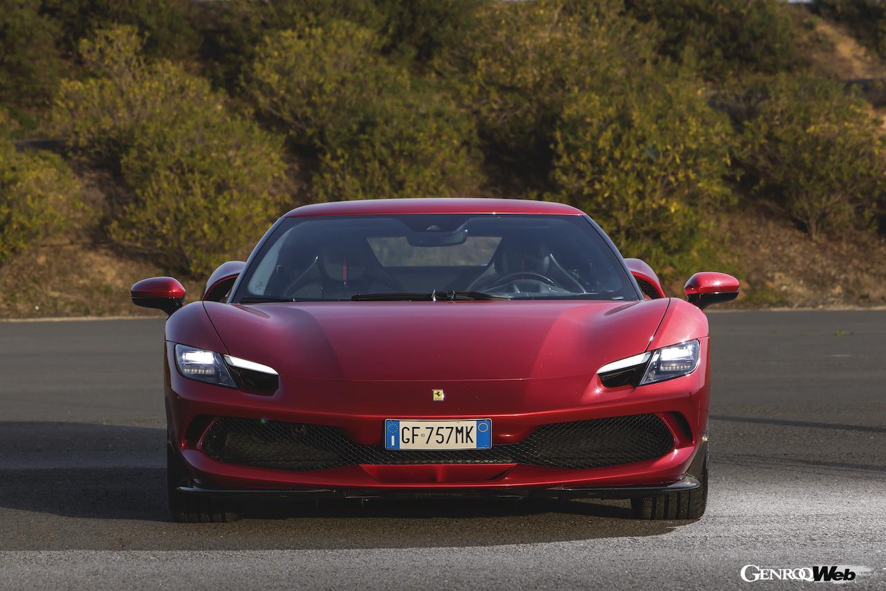 フェラーリ 296 GTBの正面ビュー